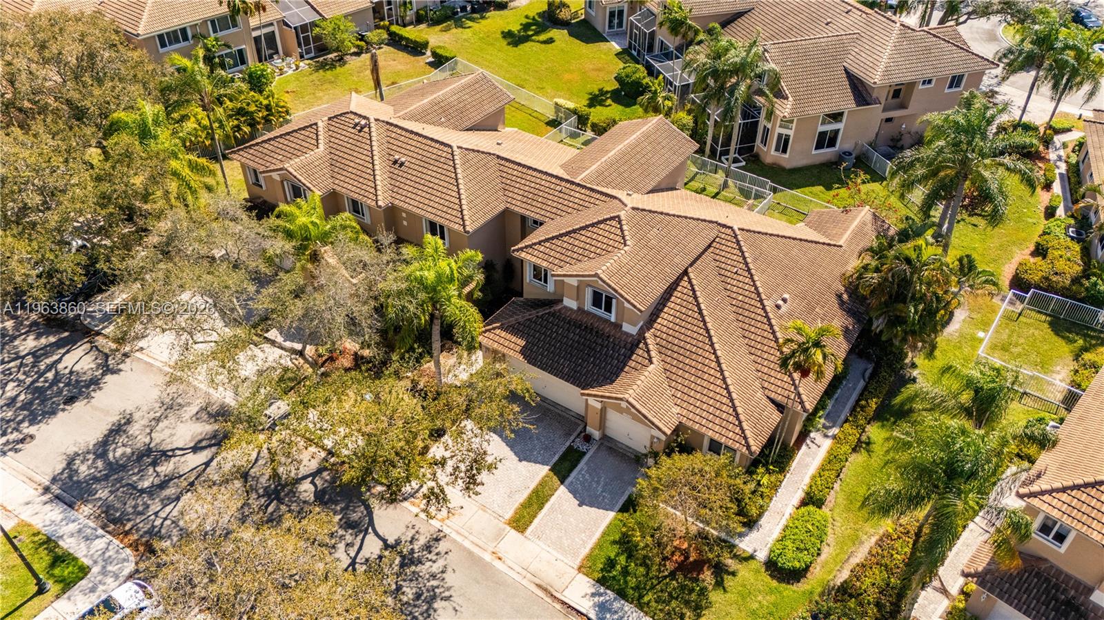 HOLLYWOOD LAKES COUNTRY C - Residential