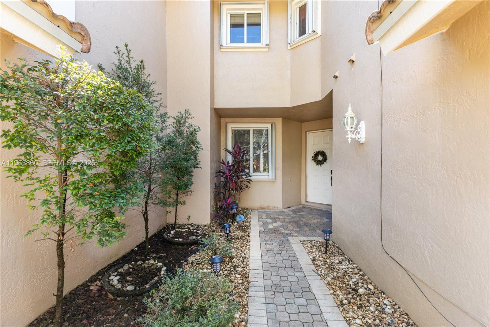 HOLLYWOOD LAKES COUNTRY C - Residential