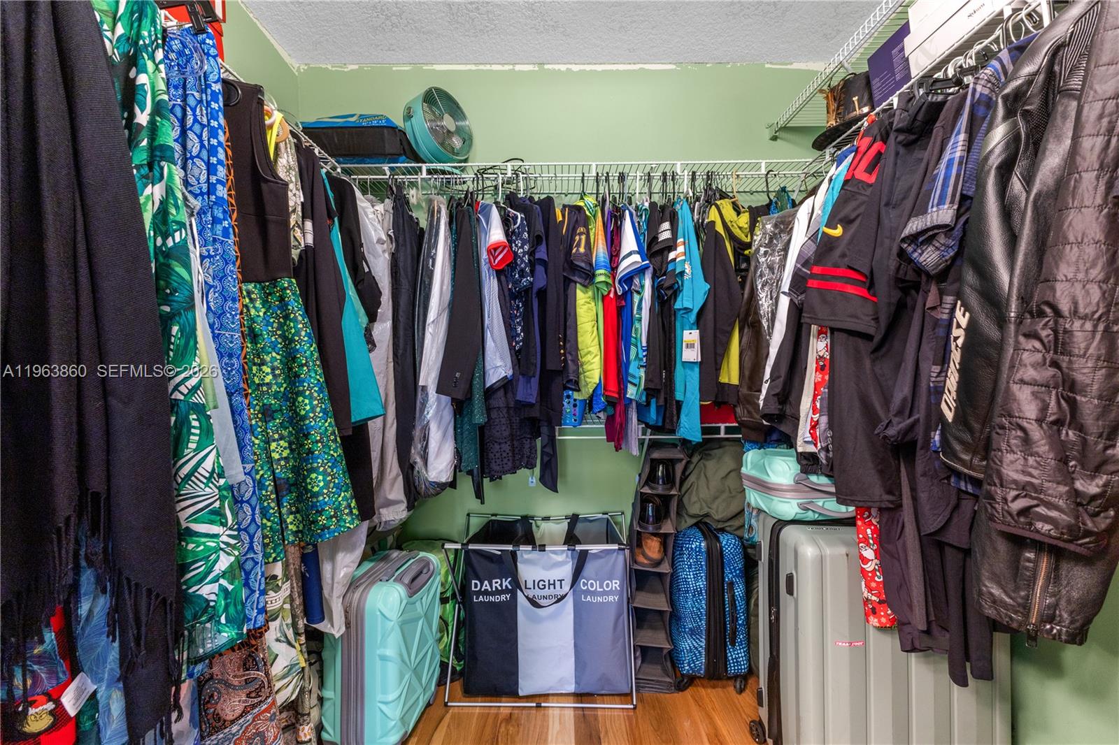 HOLLYWOOD LAKES COUNTRY C - Residential