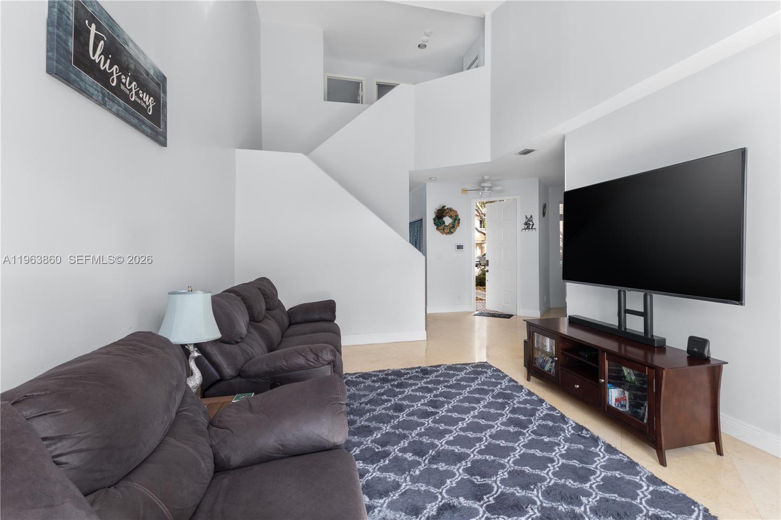 HOLLYWOOD LAKES COUNTRY C - Residential