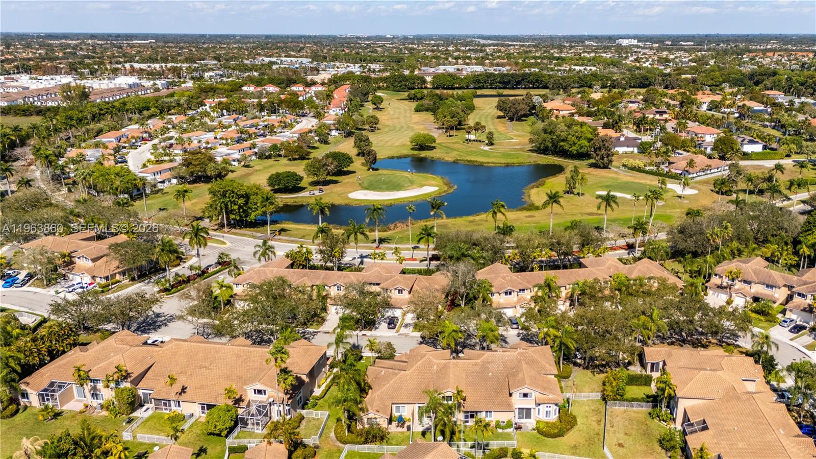 HOLLYWOOD LAKES COUNTRY C - Residential