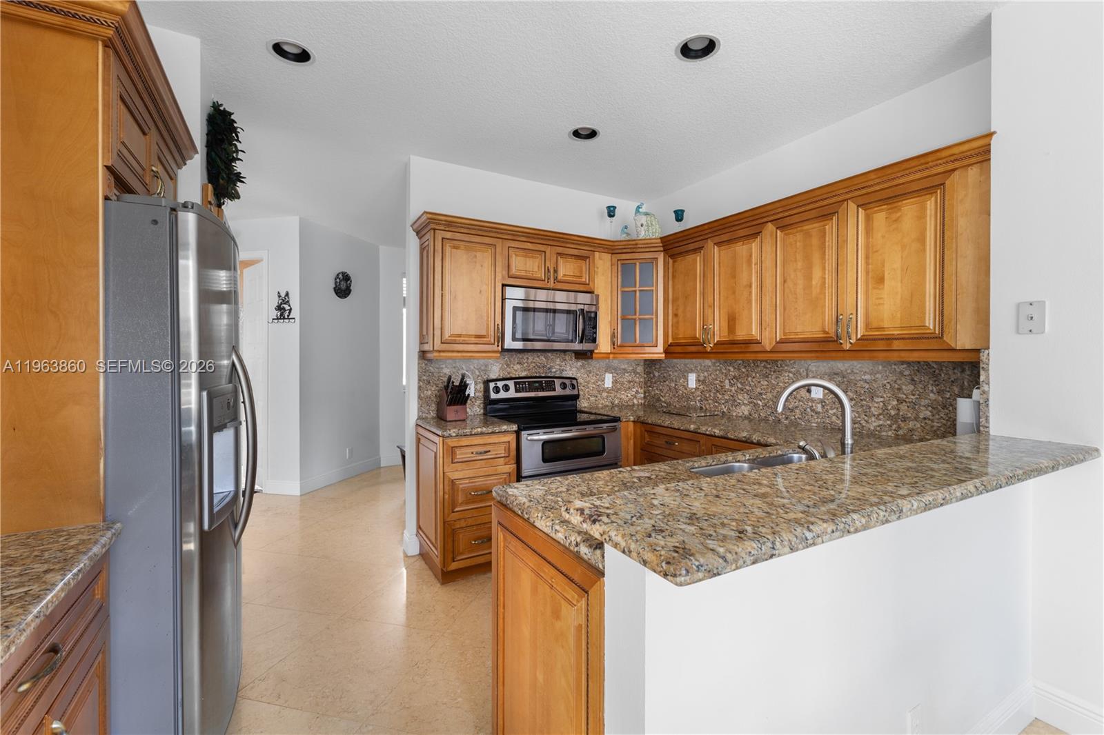 HOLLYWOOD LAKES COUNTRY C - Residential