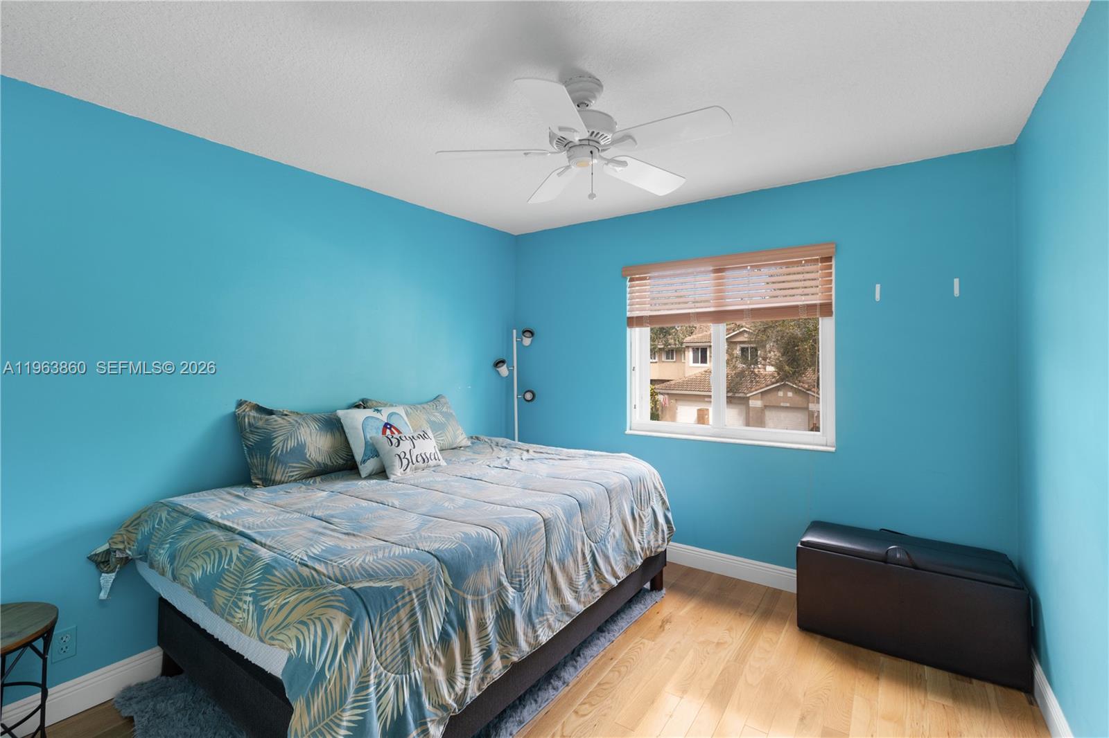 HOLLYWOOD LAKES COUNTRY C - Residential