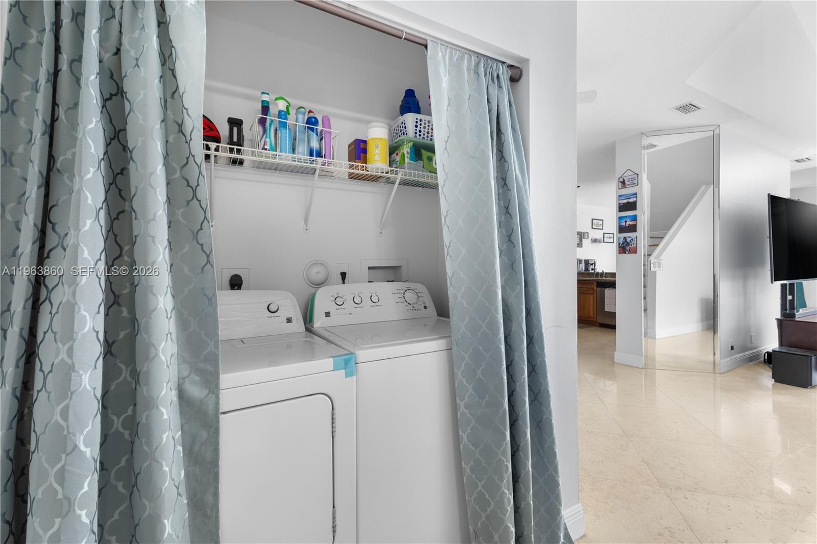 HOLLYWOOD LAKES COUNTRY C - Residential