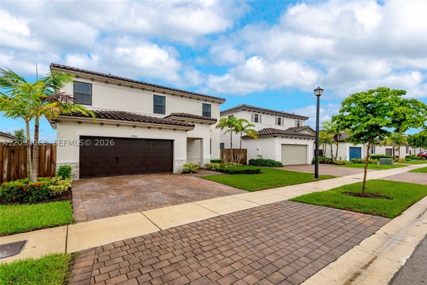 11922 SW 241ST ST, HOMESTEAD, FL 33032 - Image 70de0e403a8d70b69bcdbbed52fa8448/1439998735