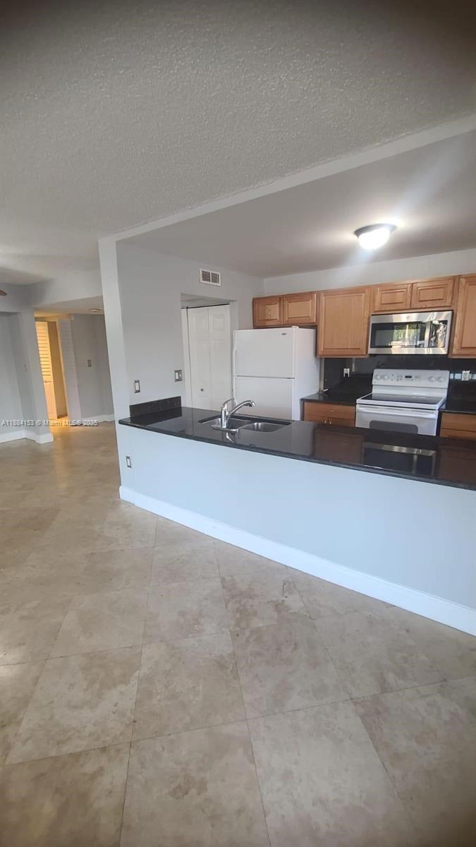 PARKWAY GROVE CONDO PART - Residential