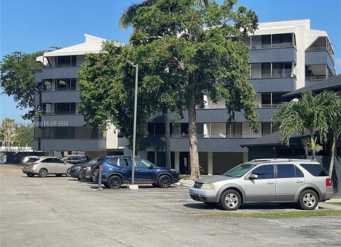 PARKWAY GROVE CONDO PART - Residential