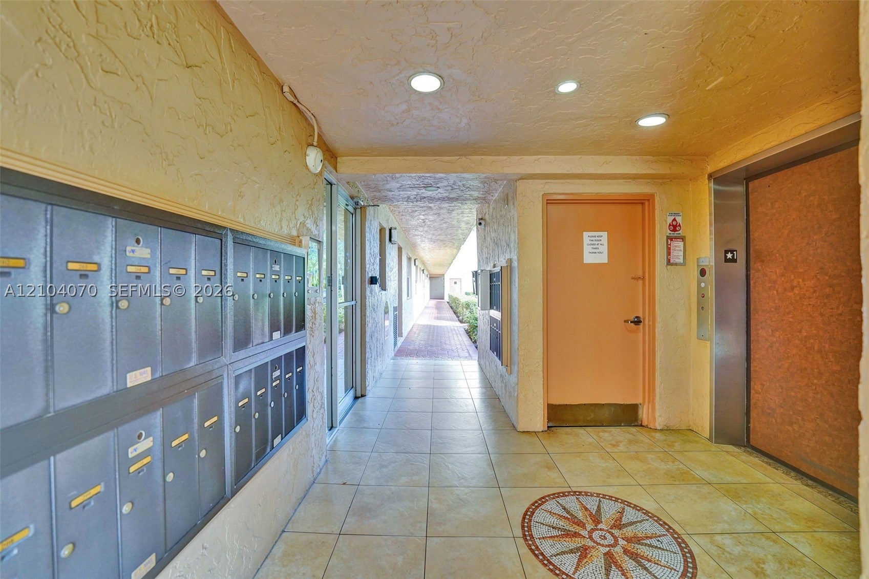 3001 W Rolling Hills Cir 702