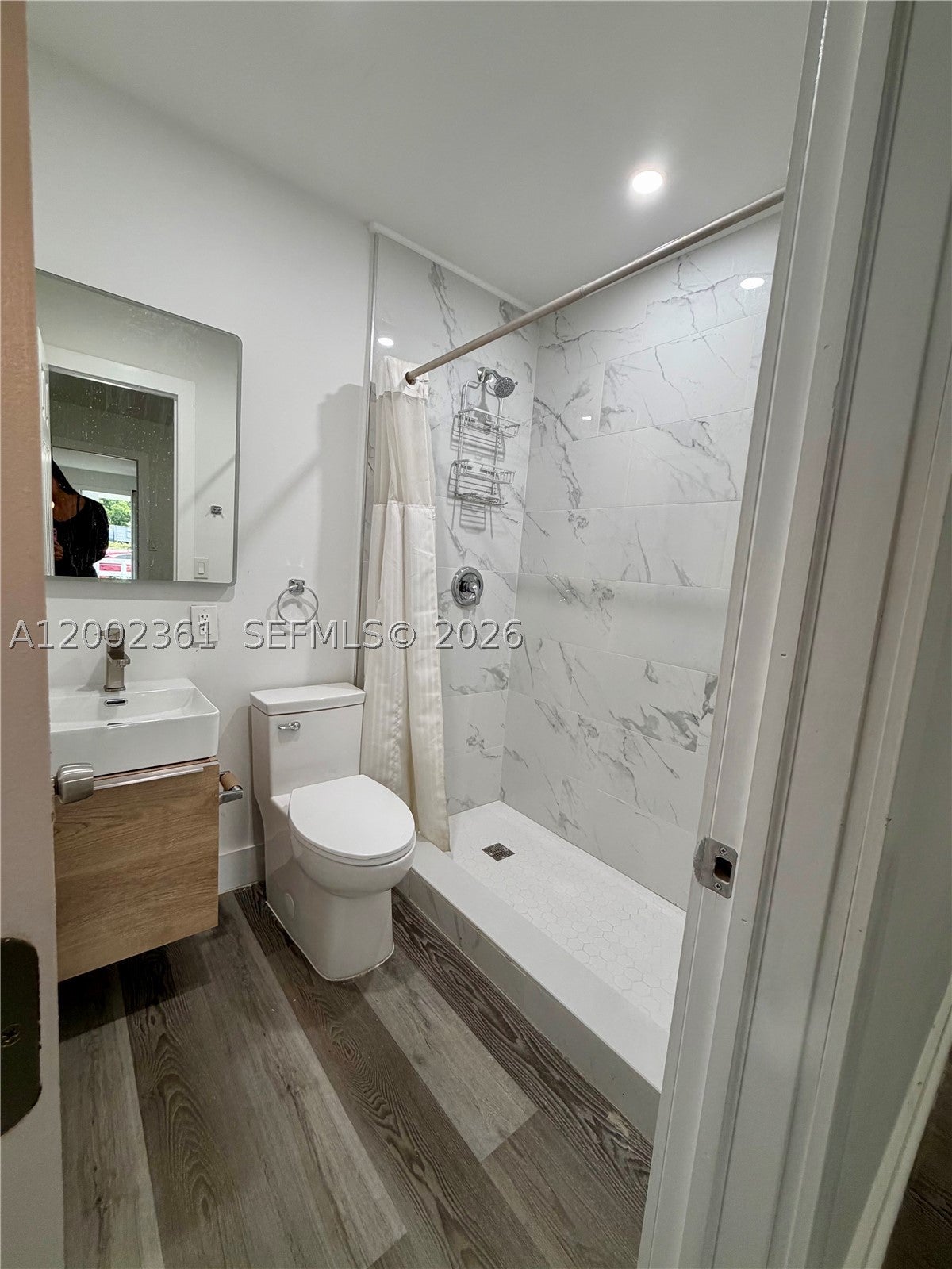 View photos, virtual tours, details... 706 S F St