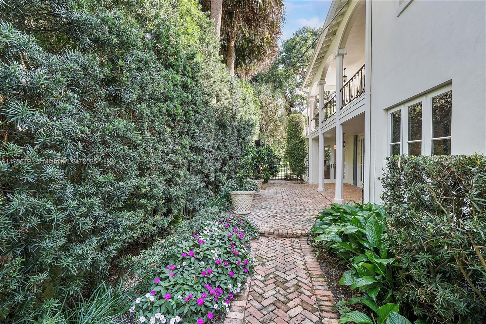 CORAL GABLES RIVIERA SEC - Residential