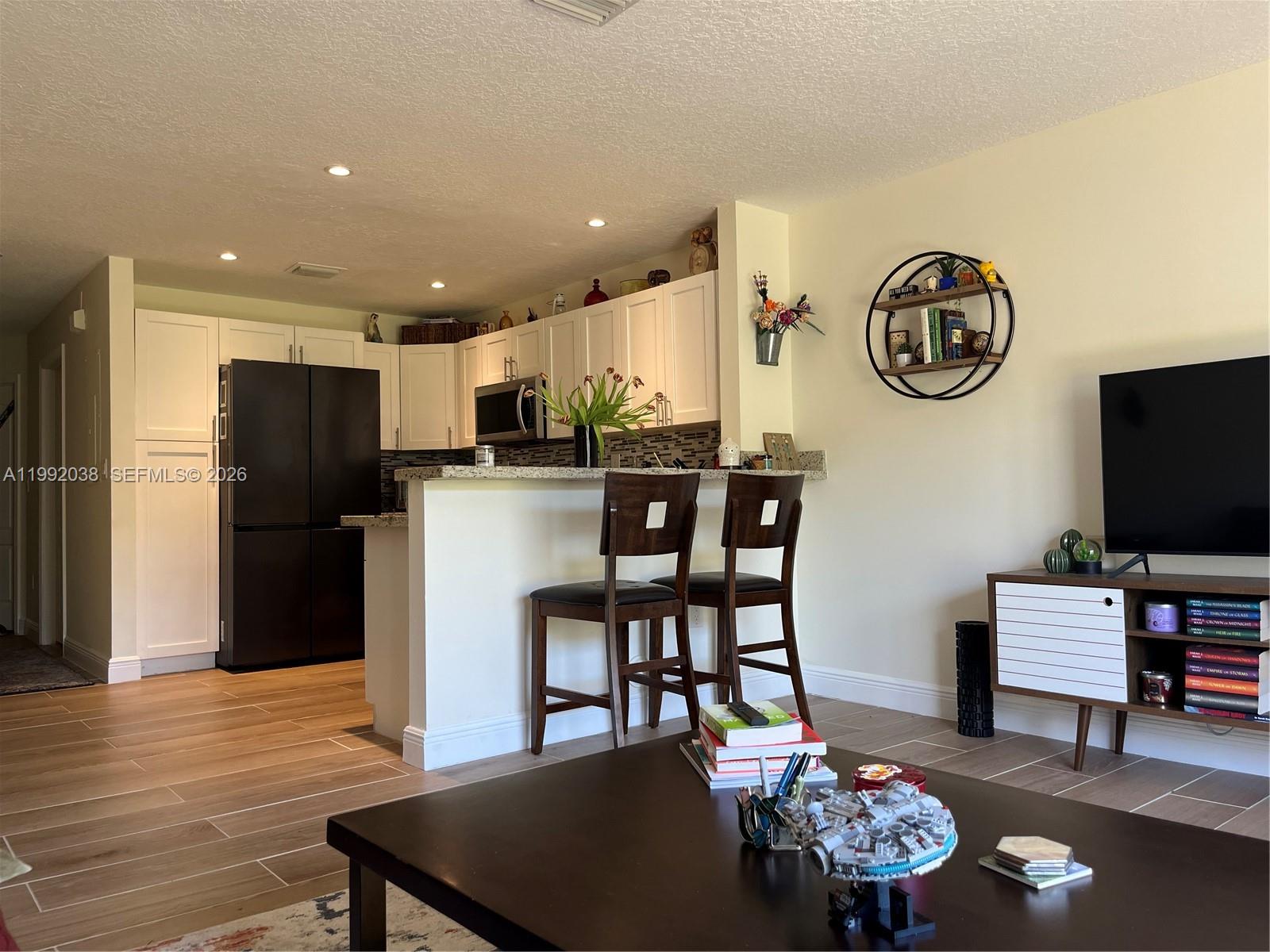 MELROSE POINT CONDO - Residential Lease