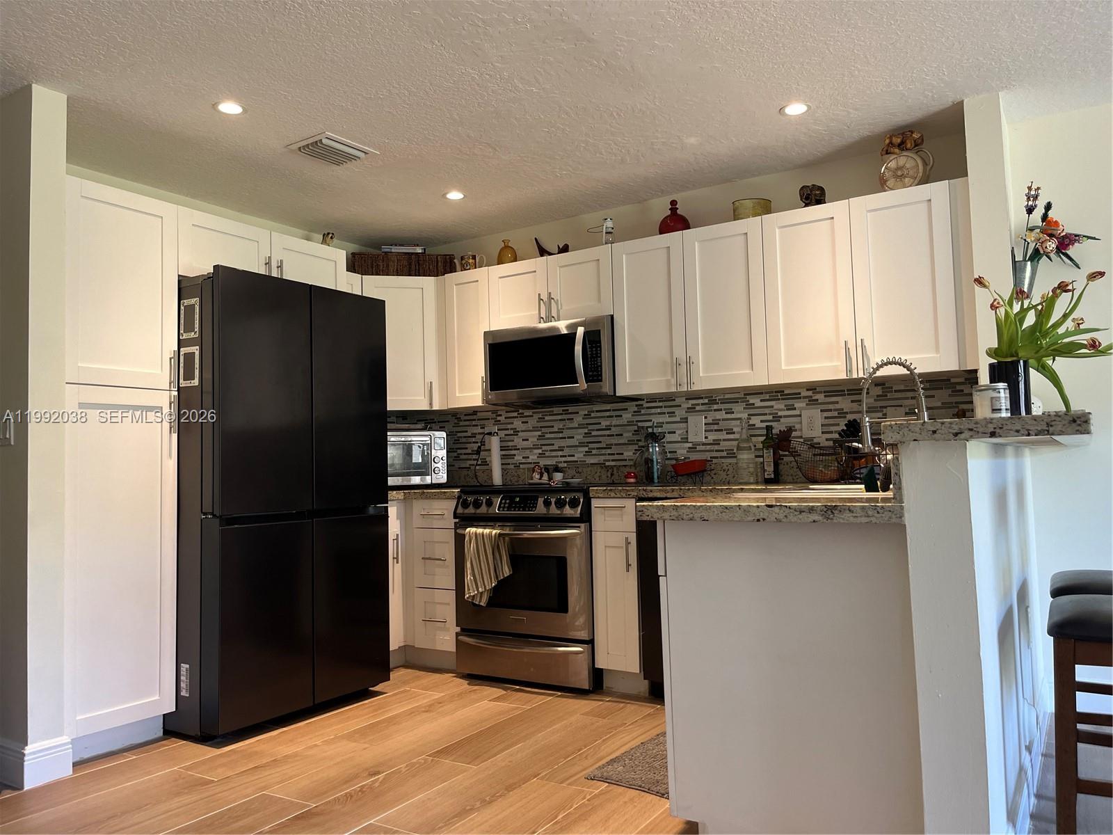 MELROSE POINT CONDO - Residential Lease