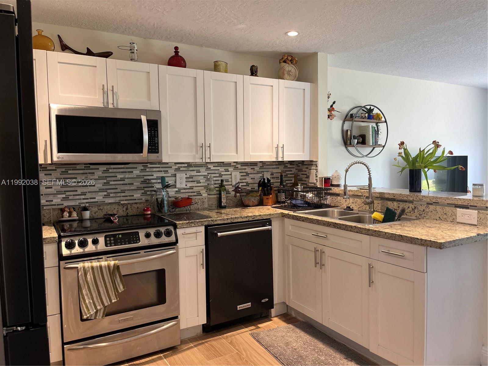 MELROSE POINT CONDO - Residential Lease