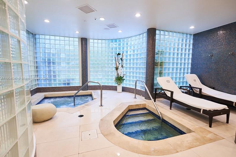 2000 ISL BLVD WILLIAMS IS - Residential Lease