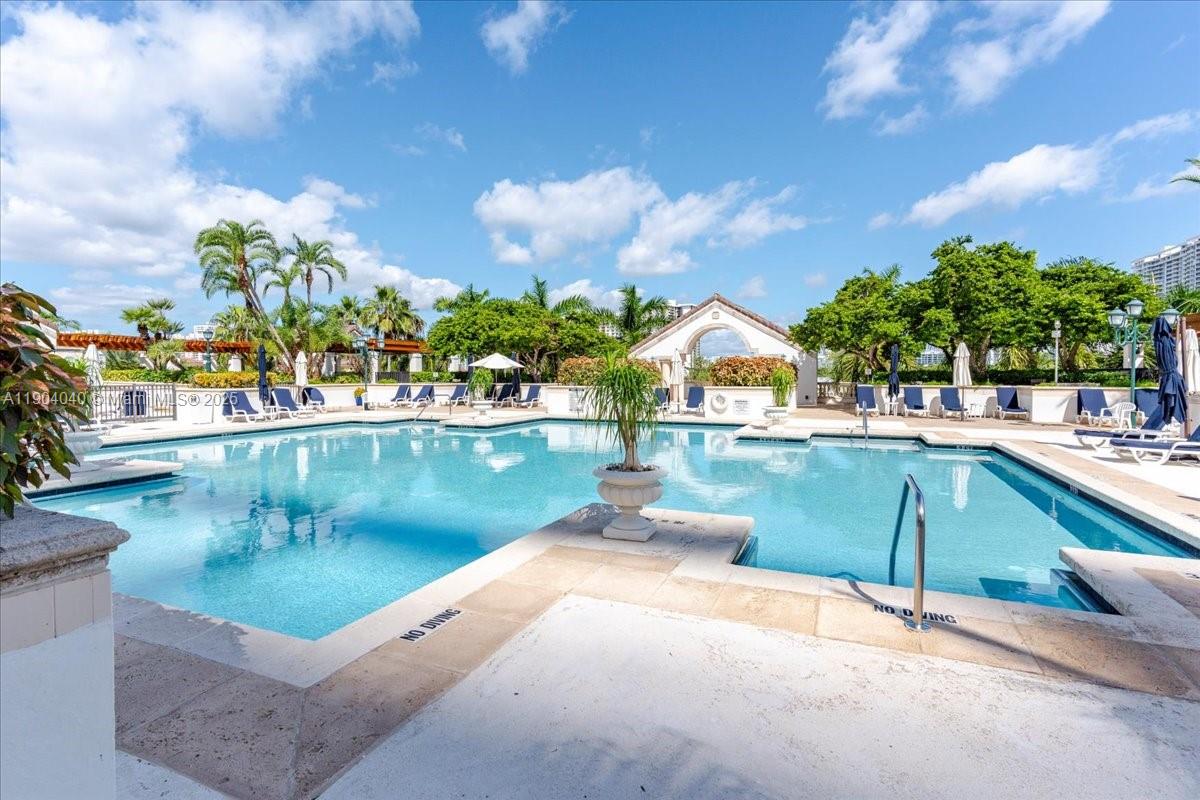 2000 ISL BLVD WILLIAMS IS - Residential Lease