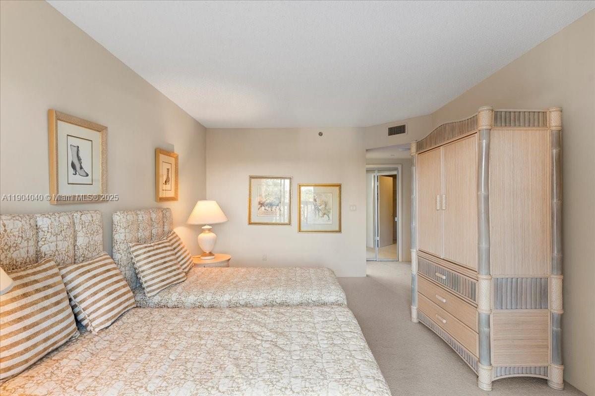 2000 ISL BLVD WILLIAMS IS - Residential Lease