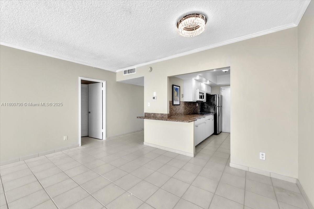 THE CARRIAGE HOUSE CONDO - Residential