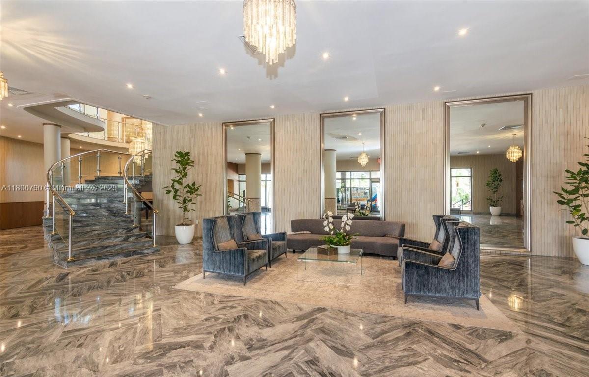 THE CARRIAGE HOUSE CONDO - Residential