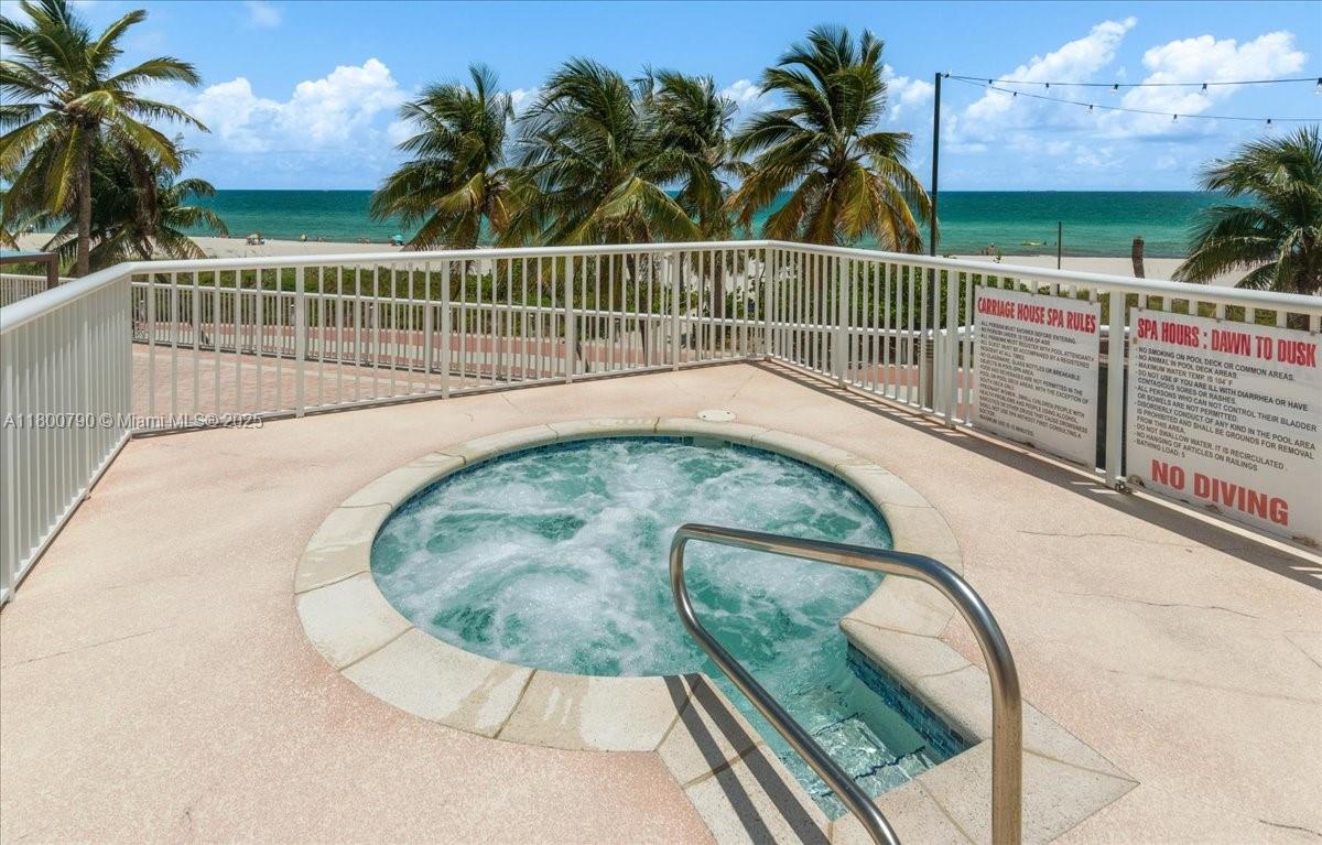 THE CARRIAGE HOUSE CONDO - Residential