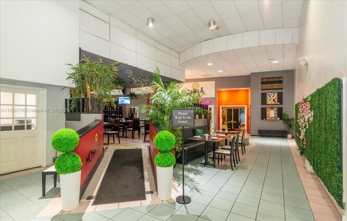 THE CARRIAGE HOUSE CONDO - Residential