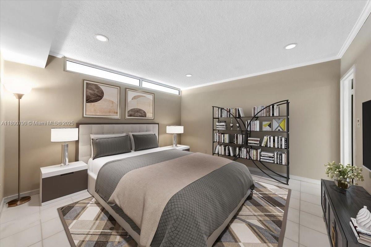 THE CARRIAGE HOUSE CONDO - Residential