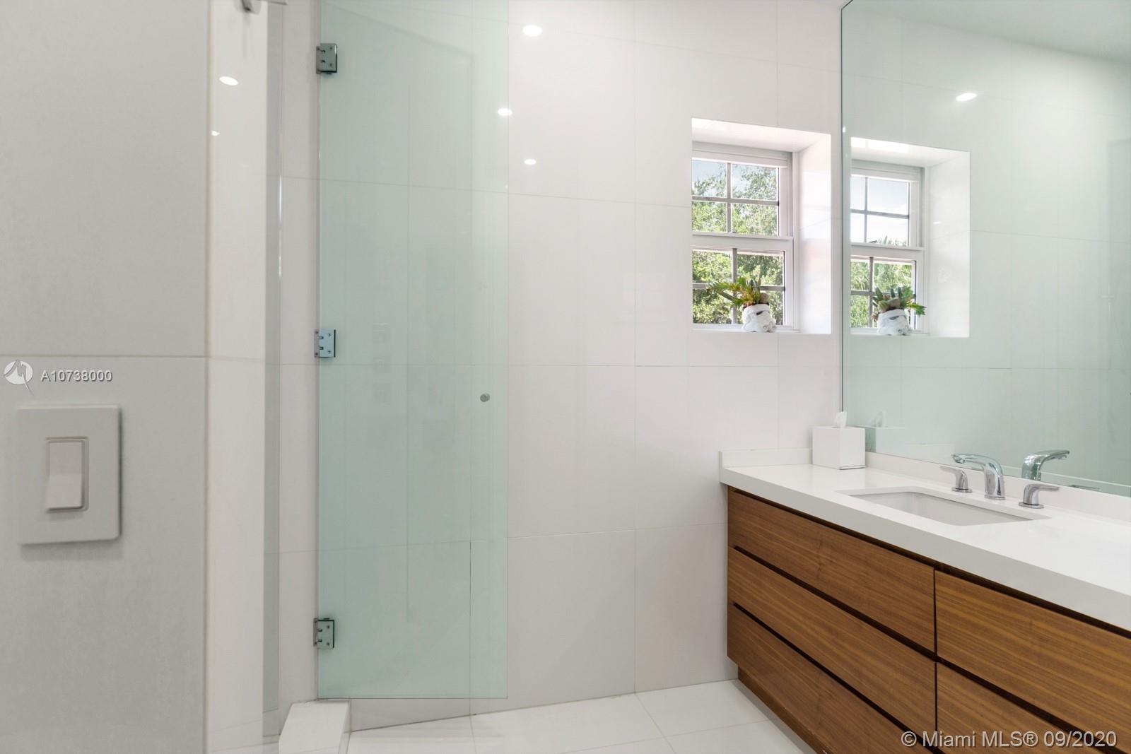 SNAPPER CREEK LAKES SUB - Residential