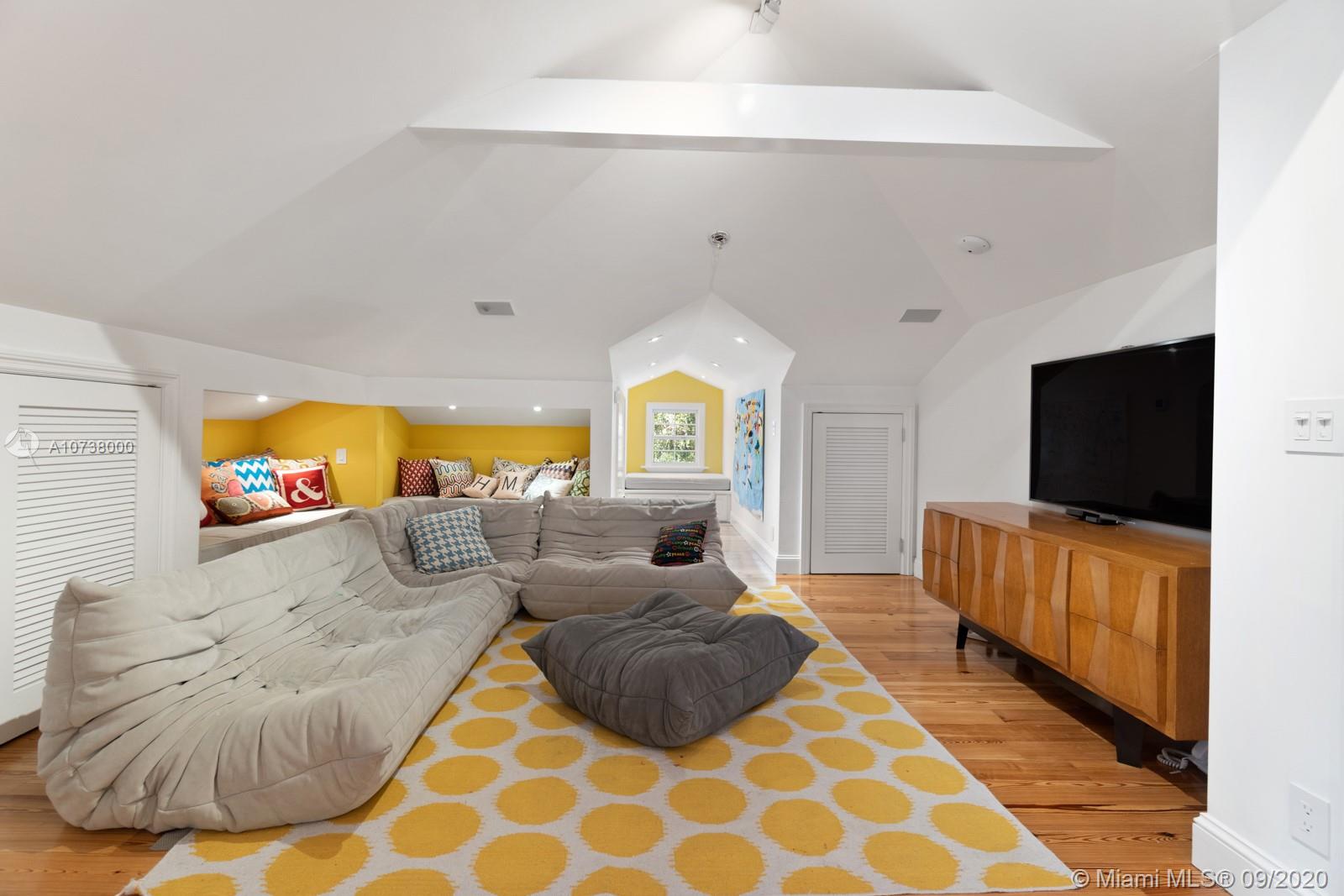 SNAPPER CREEK LAKES SUB - Residential