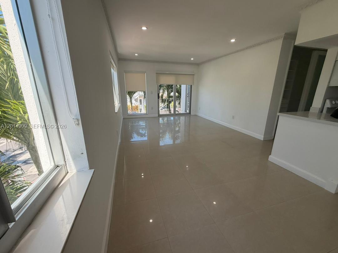 641 ESPANOLA WAY INC COND - Residential Lease
