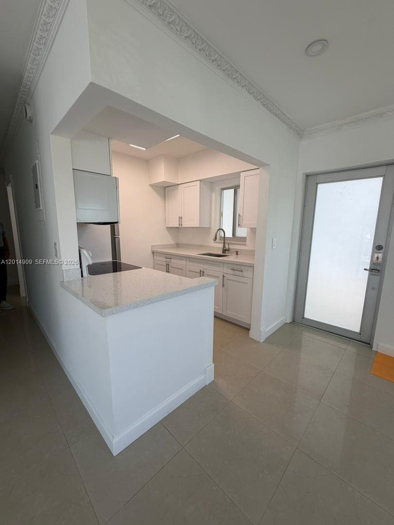 641 ESPANOLA WAY INC COND - Residential Lease