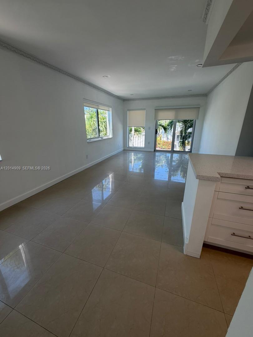 641 Espanola Way 14