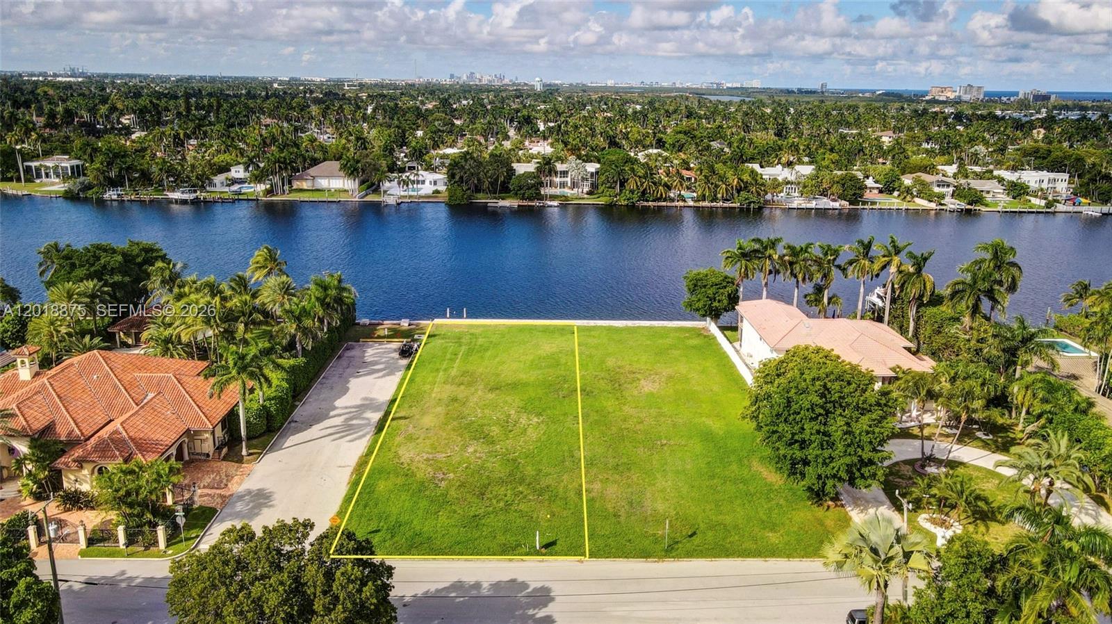 HOLLYWOOD LAKES SECTION - Land