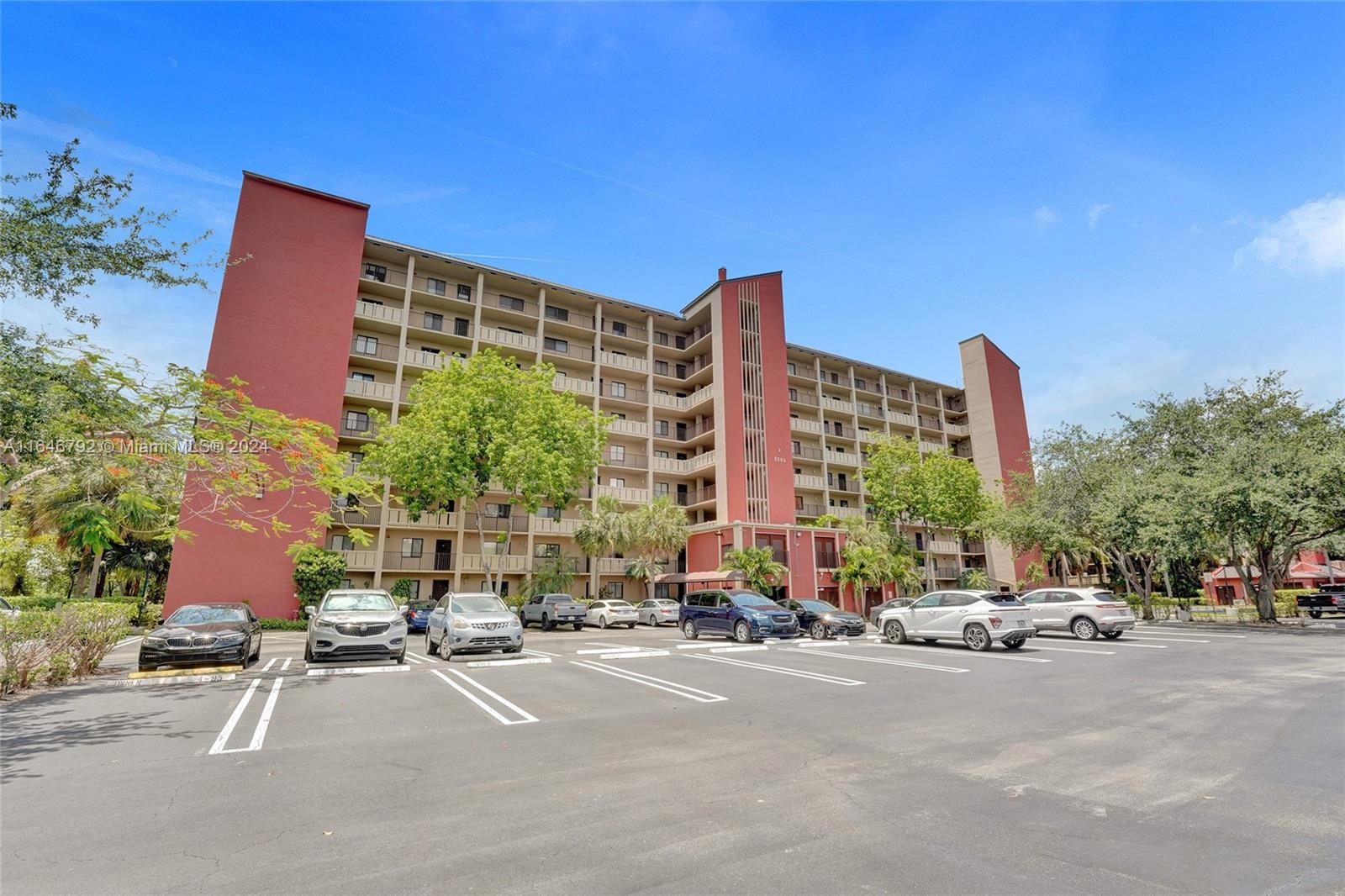CYPRESS BEND CONDOMINIUM - Residential