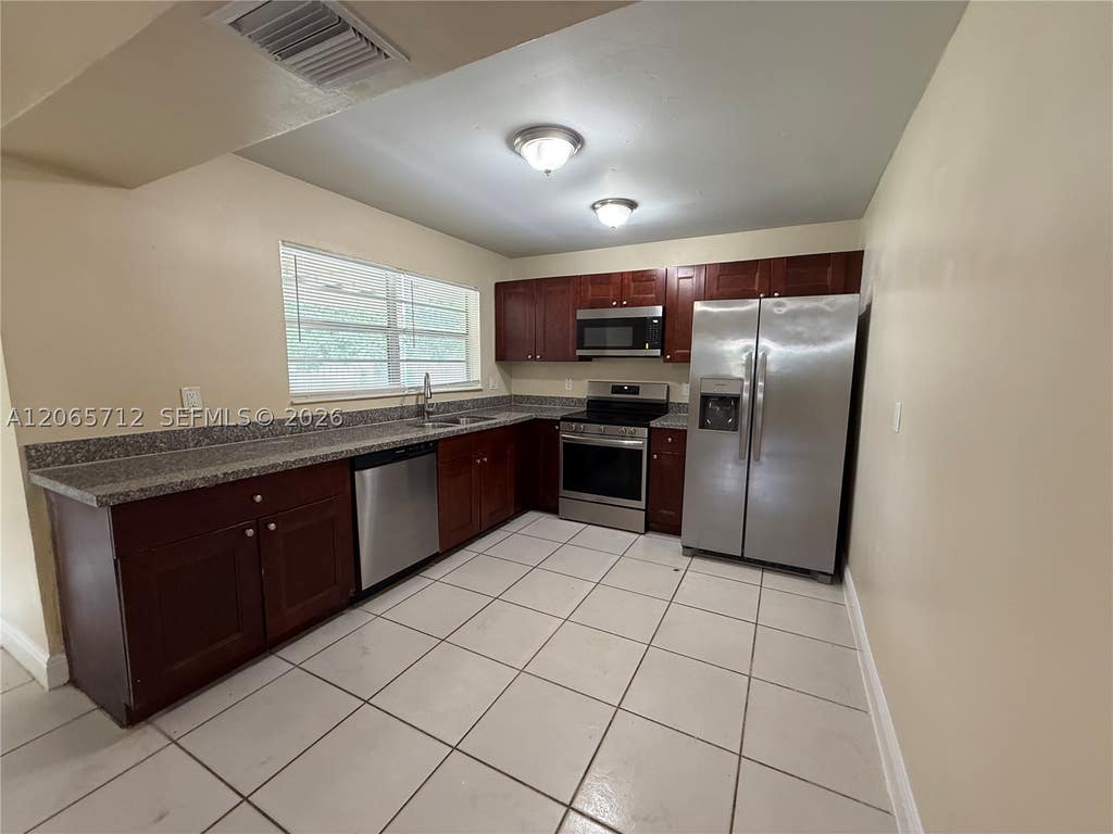 Photo of 3070 SE 1st Pl, Boynton Beach, FL 33435 (MLS # A12065712)