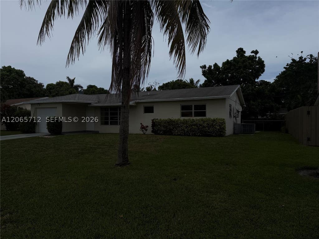 Photo of 3070 SE 1st Pl, Boynton Beach, FL 33435 (MLS # A12065712)