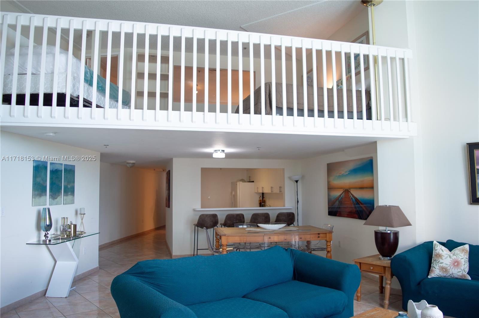 5445 Collins Ave M21