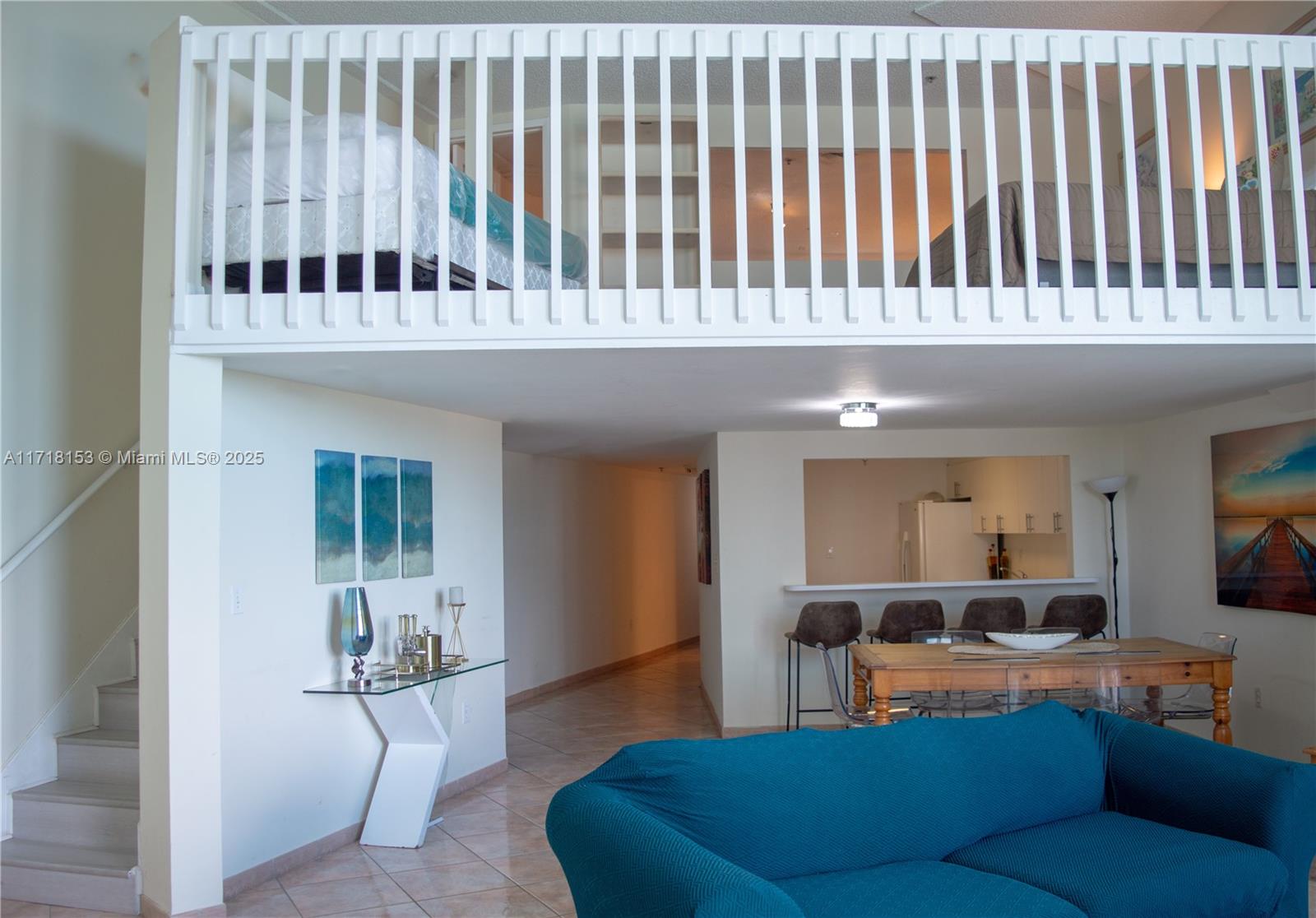 5445 Collins Ave M21