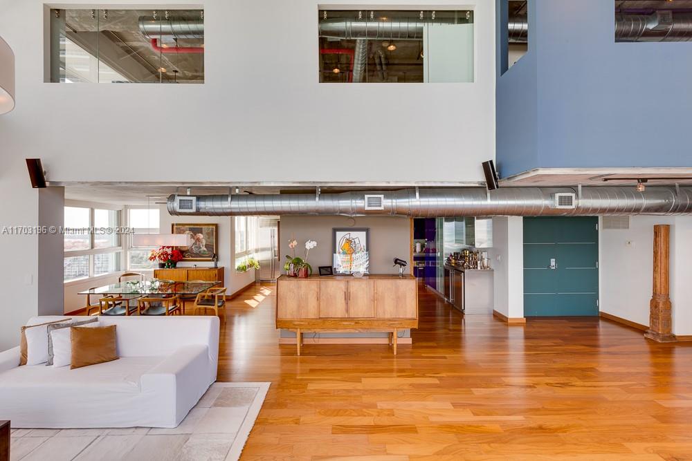 SOUTH POINTE TOWERS - Residential