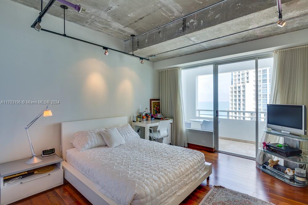 SOUTH POINTE TOWERS - Residential