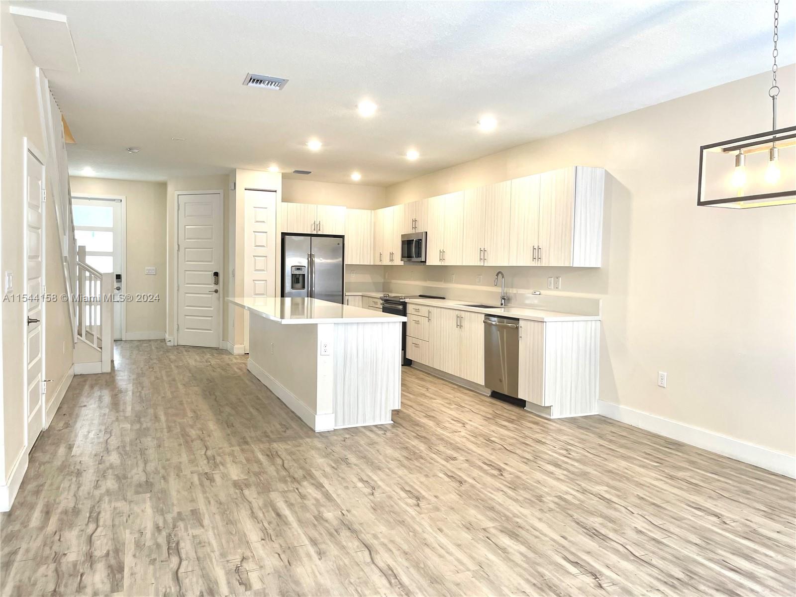 DUNNWOODY LAKE - Residential Lease
