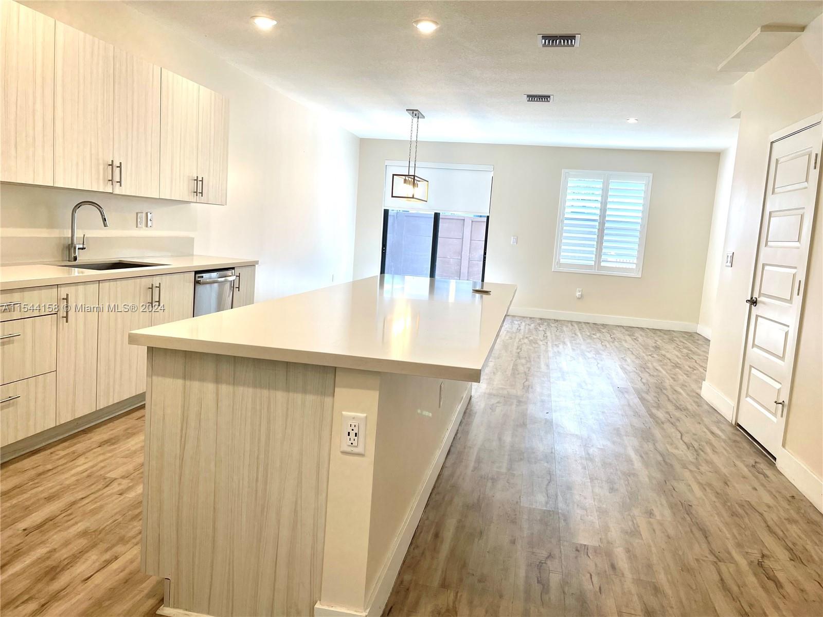 DUNNWOODY LAKE - Residential Lease