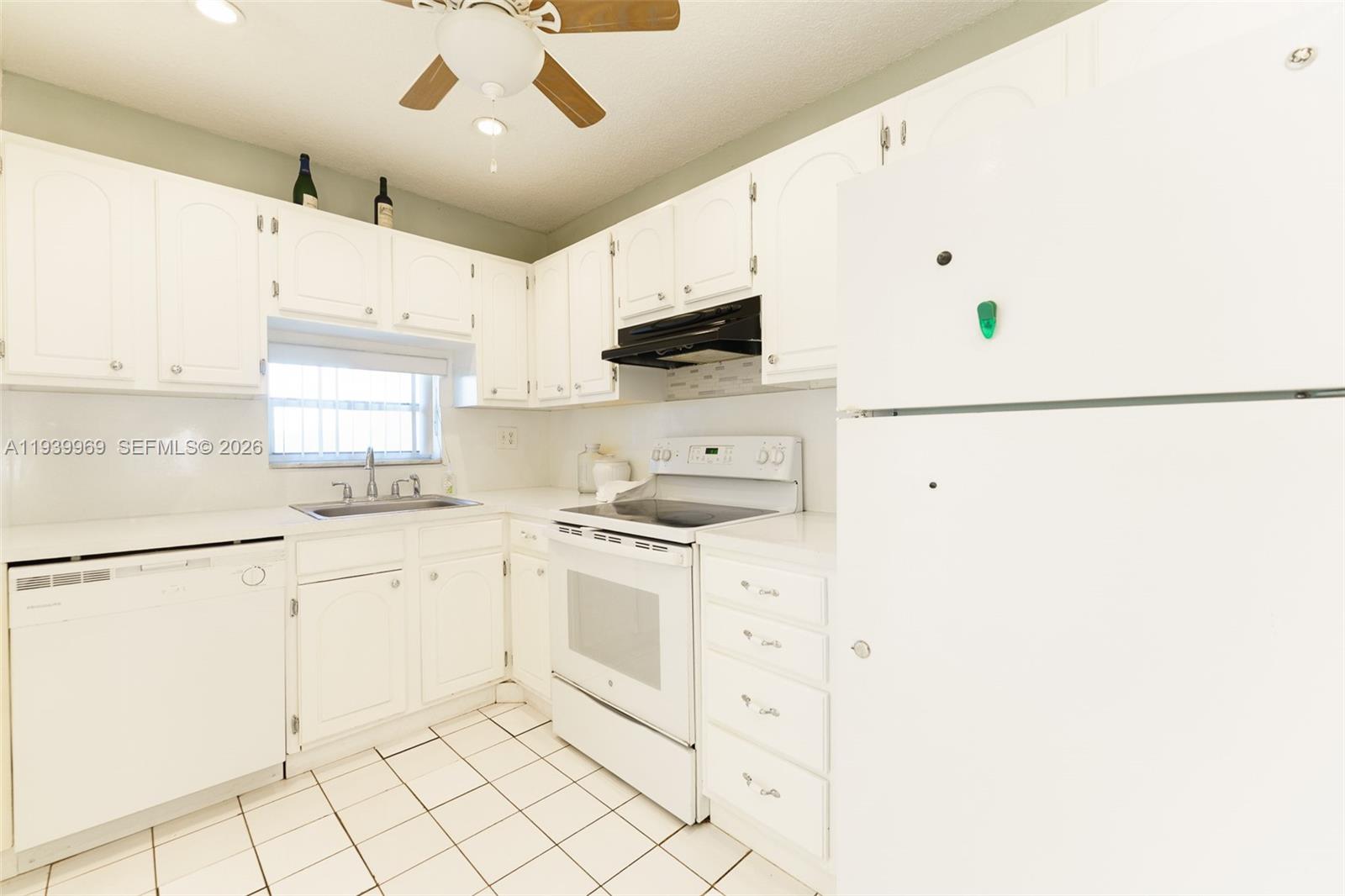 HOLLYBROOK GOLF & TENNIS - Residential