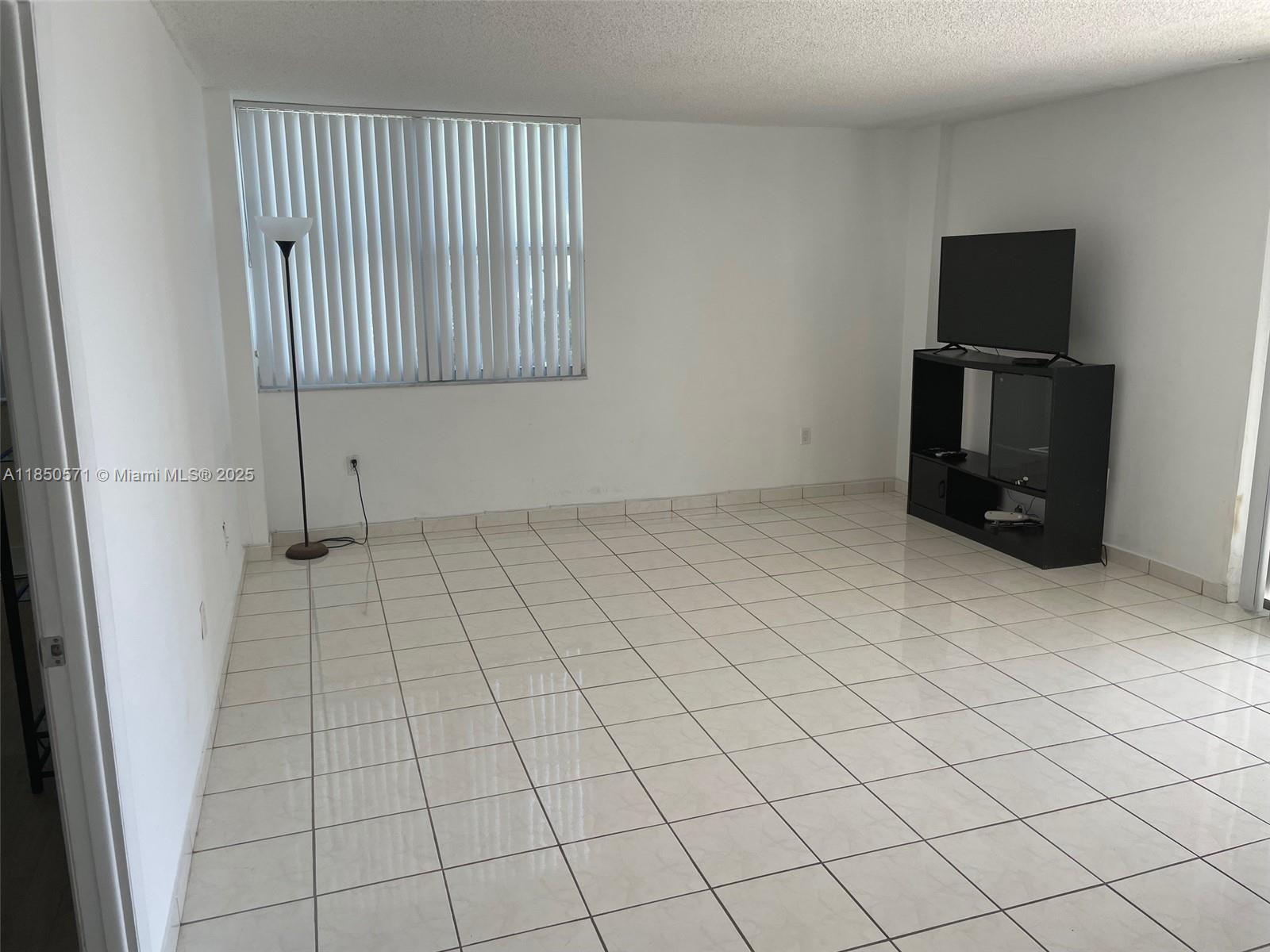 5838 Collins Ave 5H