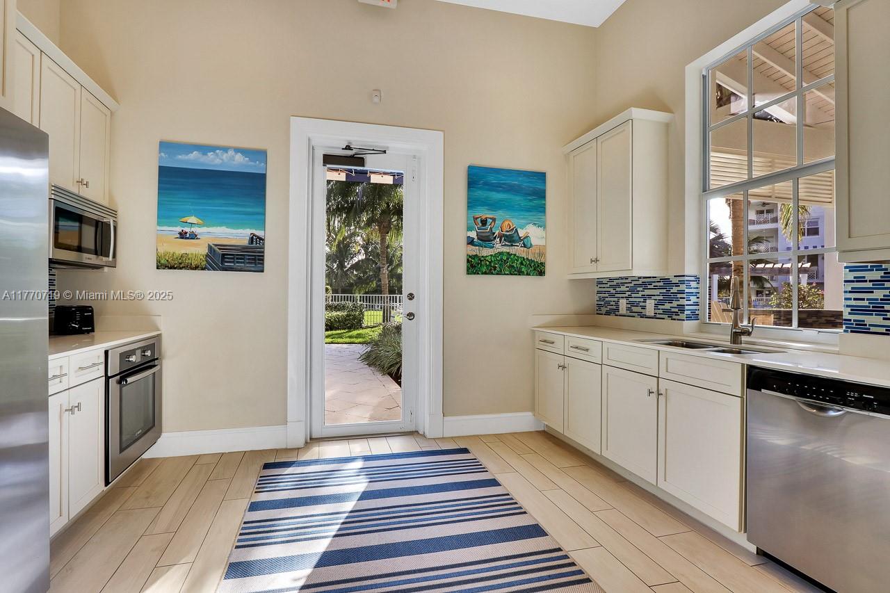 Bay Colony - Residential