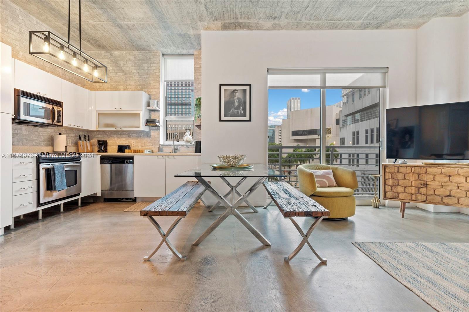 THE LOFT DOWNTOWN CONDO - Residential Lease