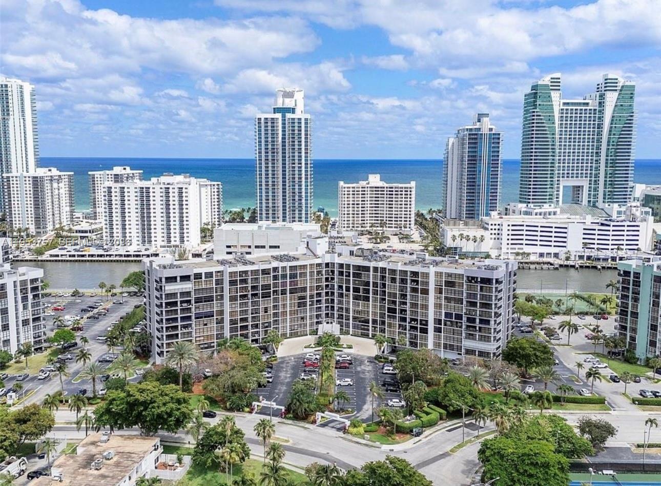 1000 Parkview Dr 528