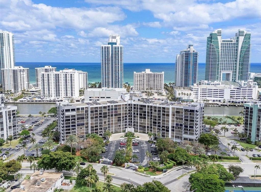 Photo of 1000 Parkview Dr #528, Hallandale Beach, FL 33009 (MLS # A11953757)