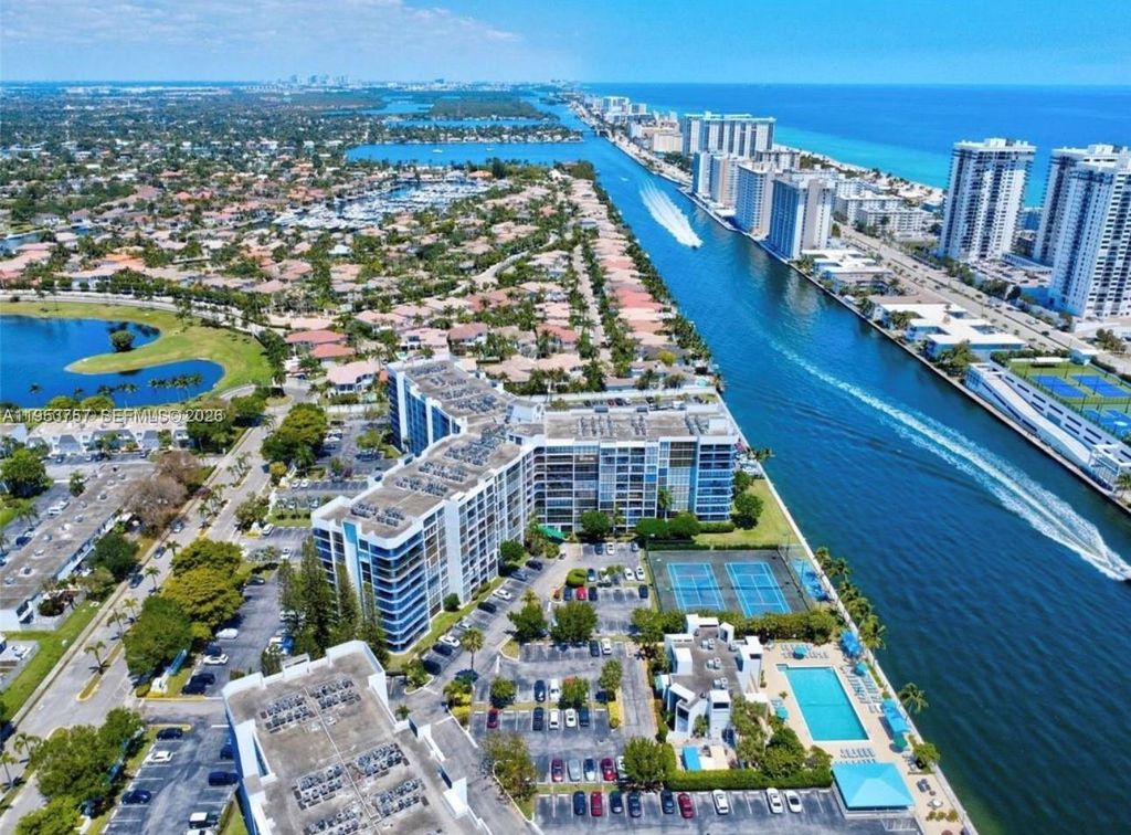 Photo of 1000 Parkview Dr #528, Hallandale Beach, FL 33009 (MLS # A11953757)