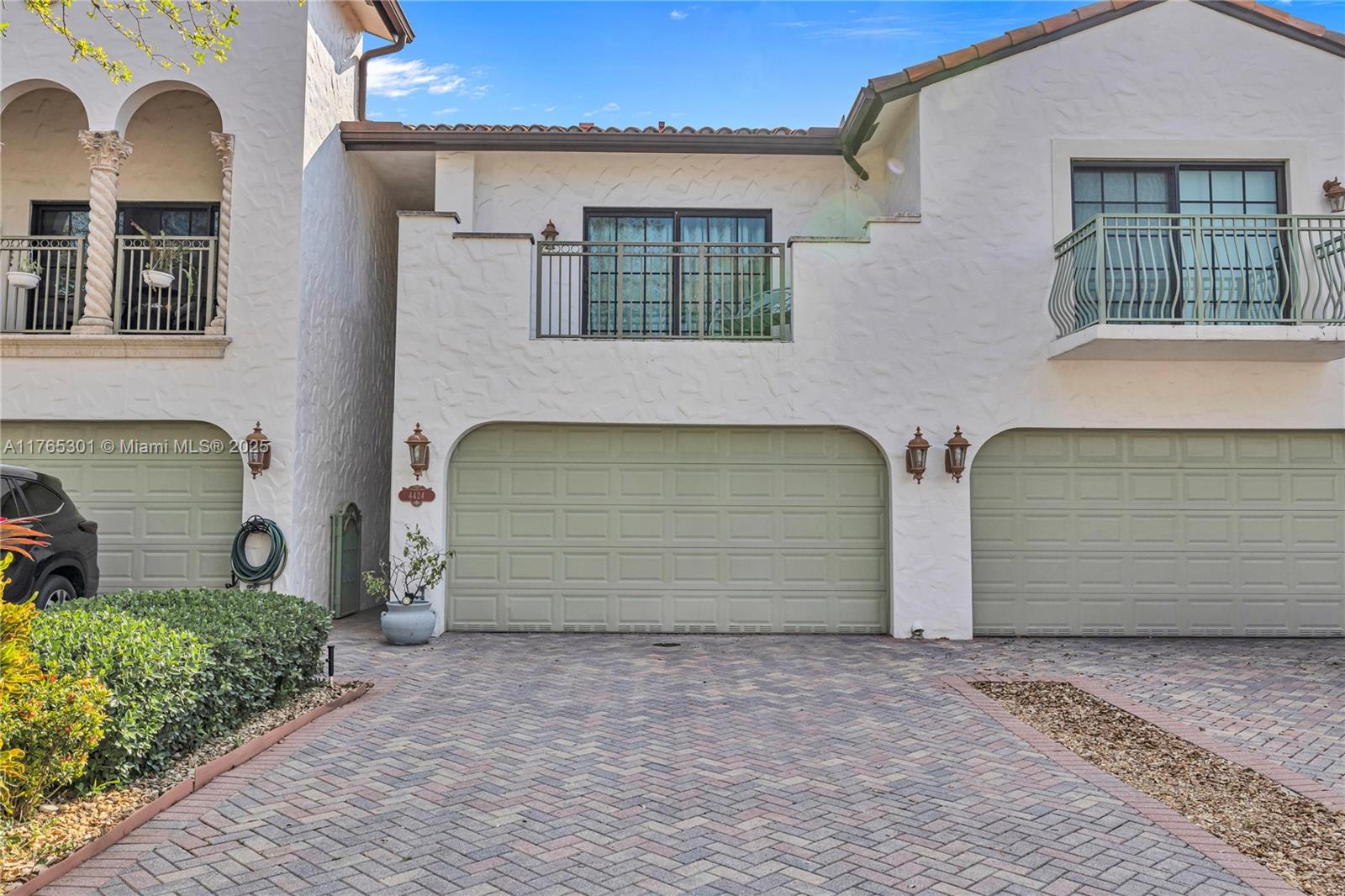 Property for Sale at 4424 Hidden Harbour Ter, Dania Beach, Miami-Dade County, Florida - Bedrooms: 3 
Bathrooms: 3  - $689,000