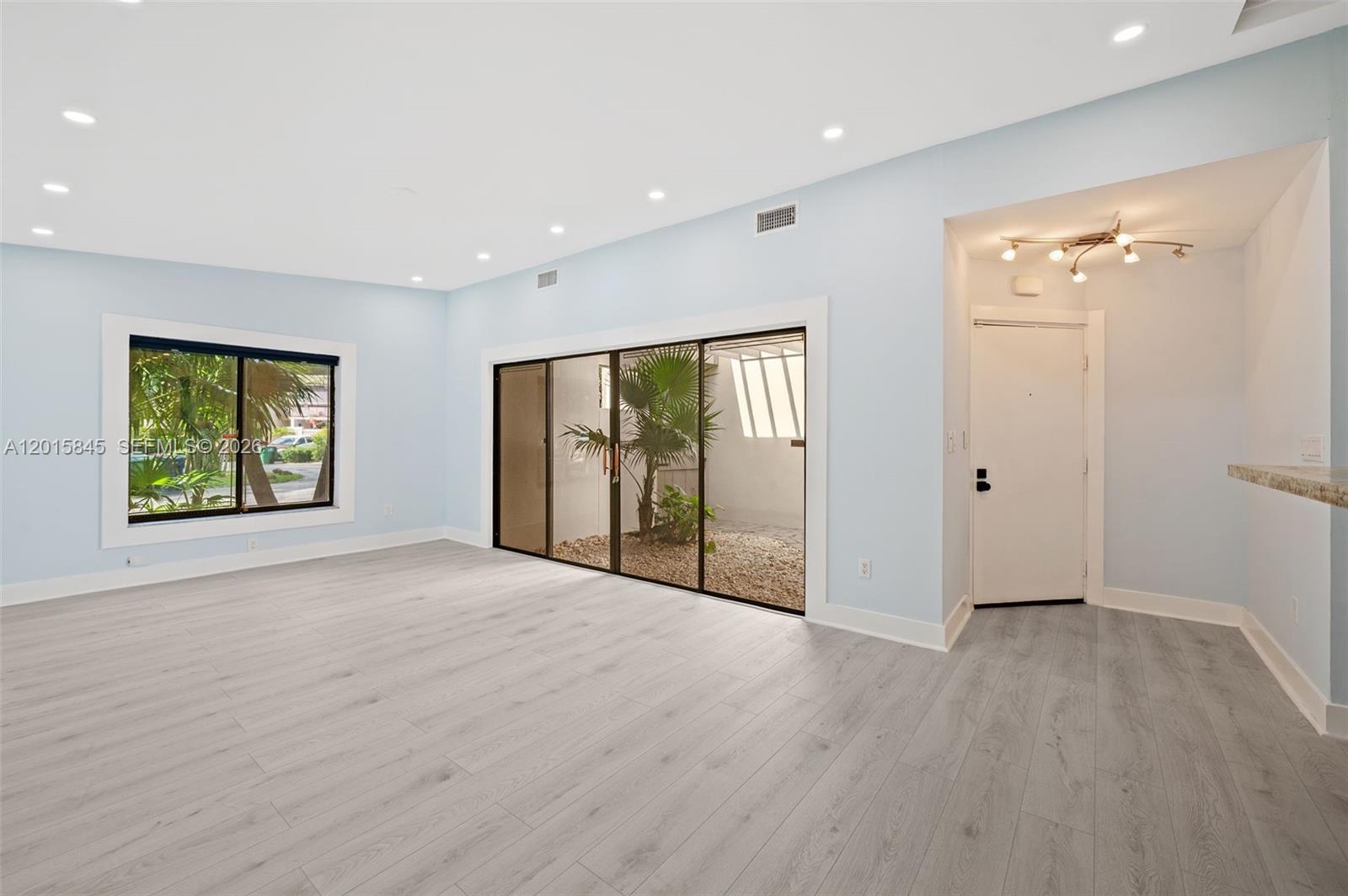 CREEKSIDE VILLAS SEC TWO - Residential Lease