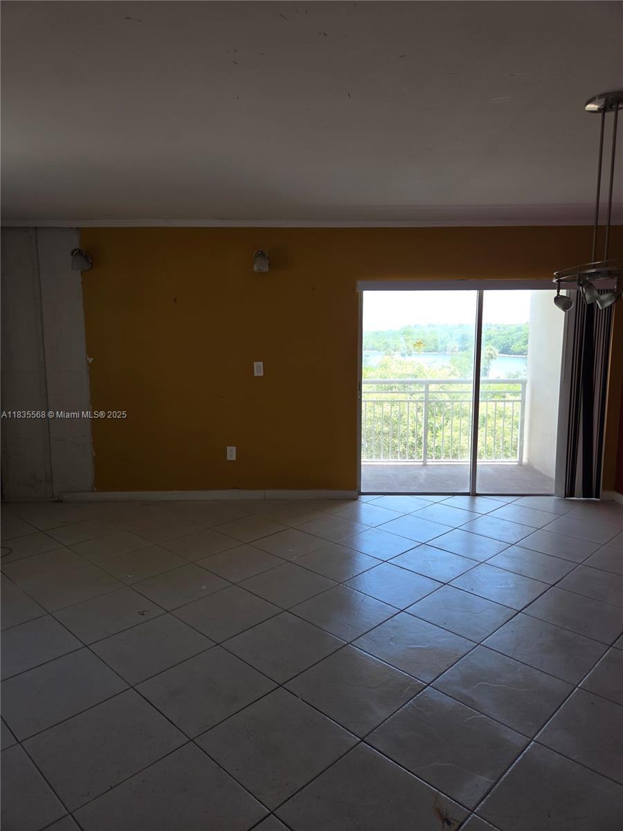 400 Kings Point Dr 401